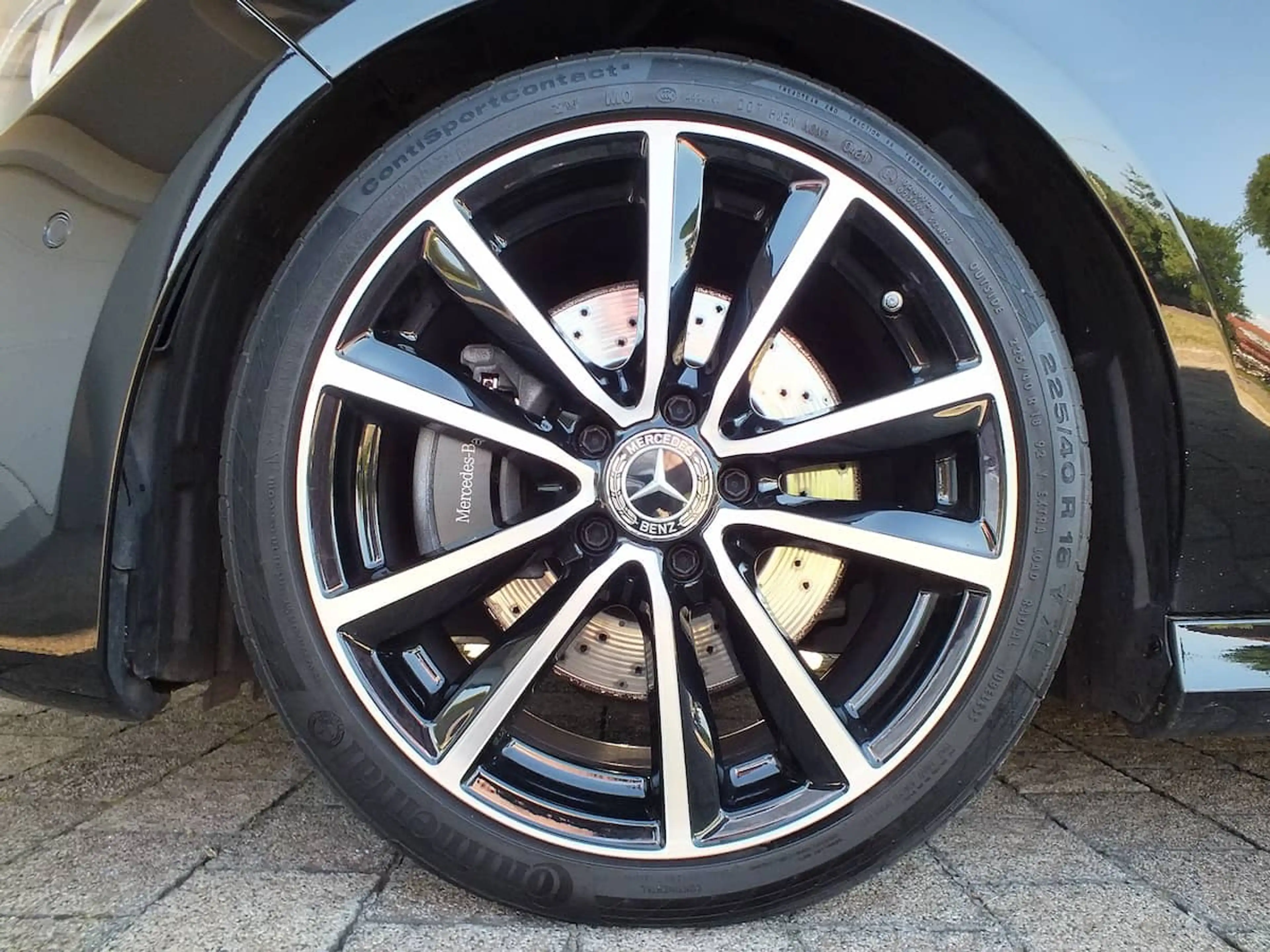 Mercedes-Benz CLA 220 Shooting Brake 4Matic AMG Line - AHK - top gepflegt — photo 14