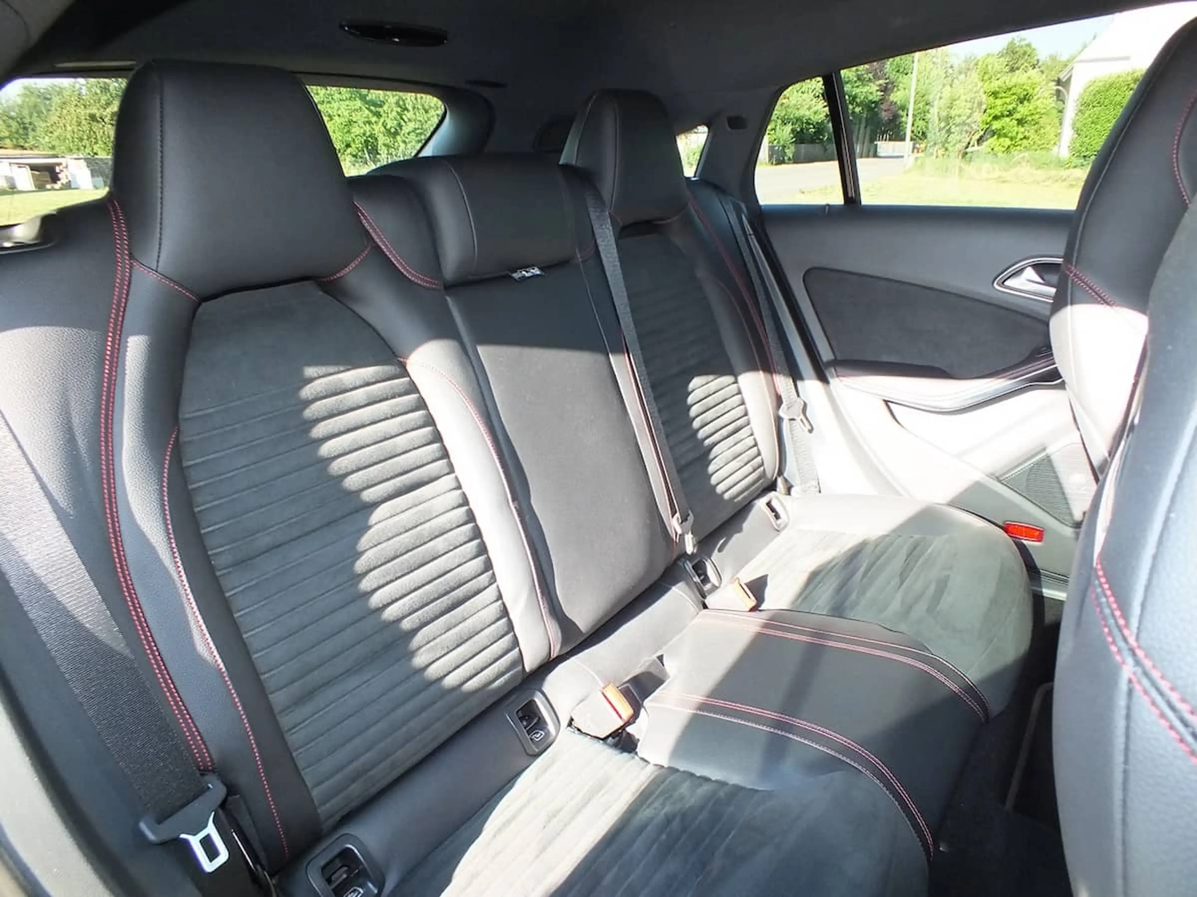 Mercedes-Benz CLA 220 Shooting Brake 4Matic AMG Line - AHK - top gepflegt — photo 10