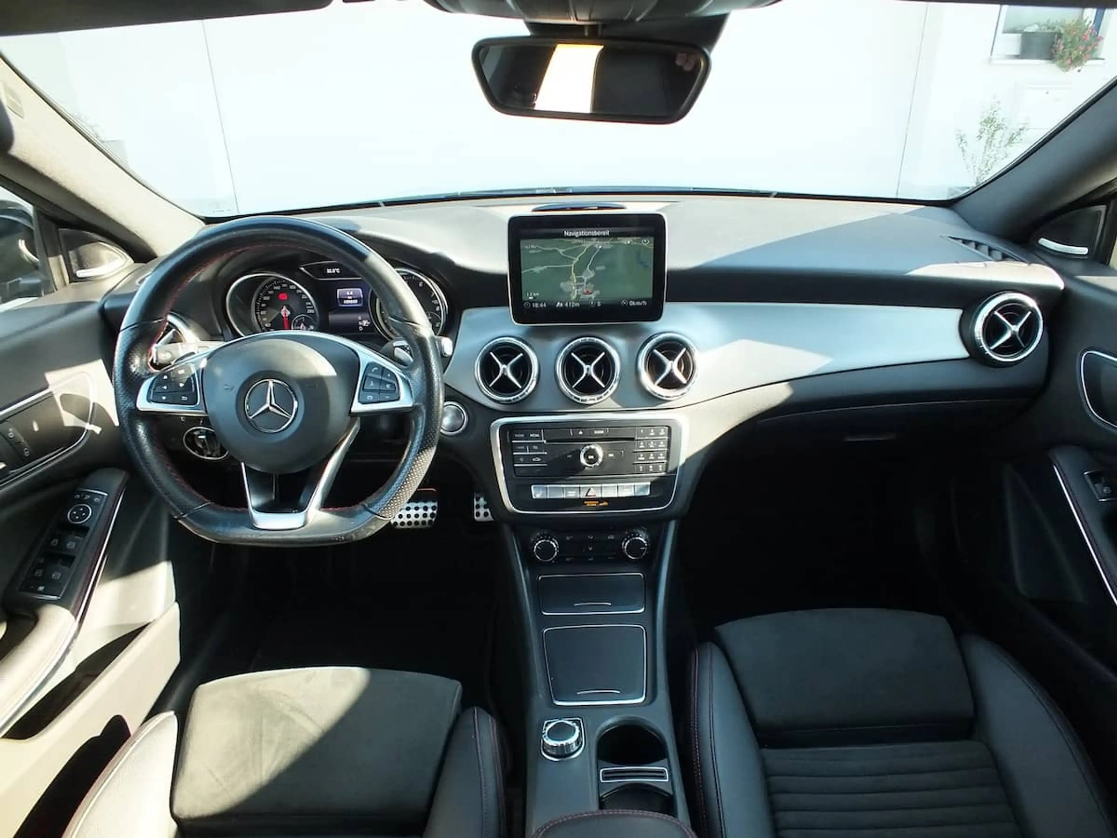 Mercedes-Benz CLA 220 Shooting Brake 4Matic AMG Line - AHK - top gepflegt — photo 13