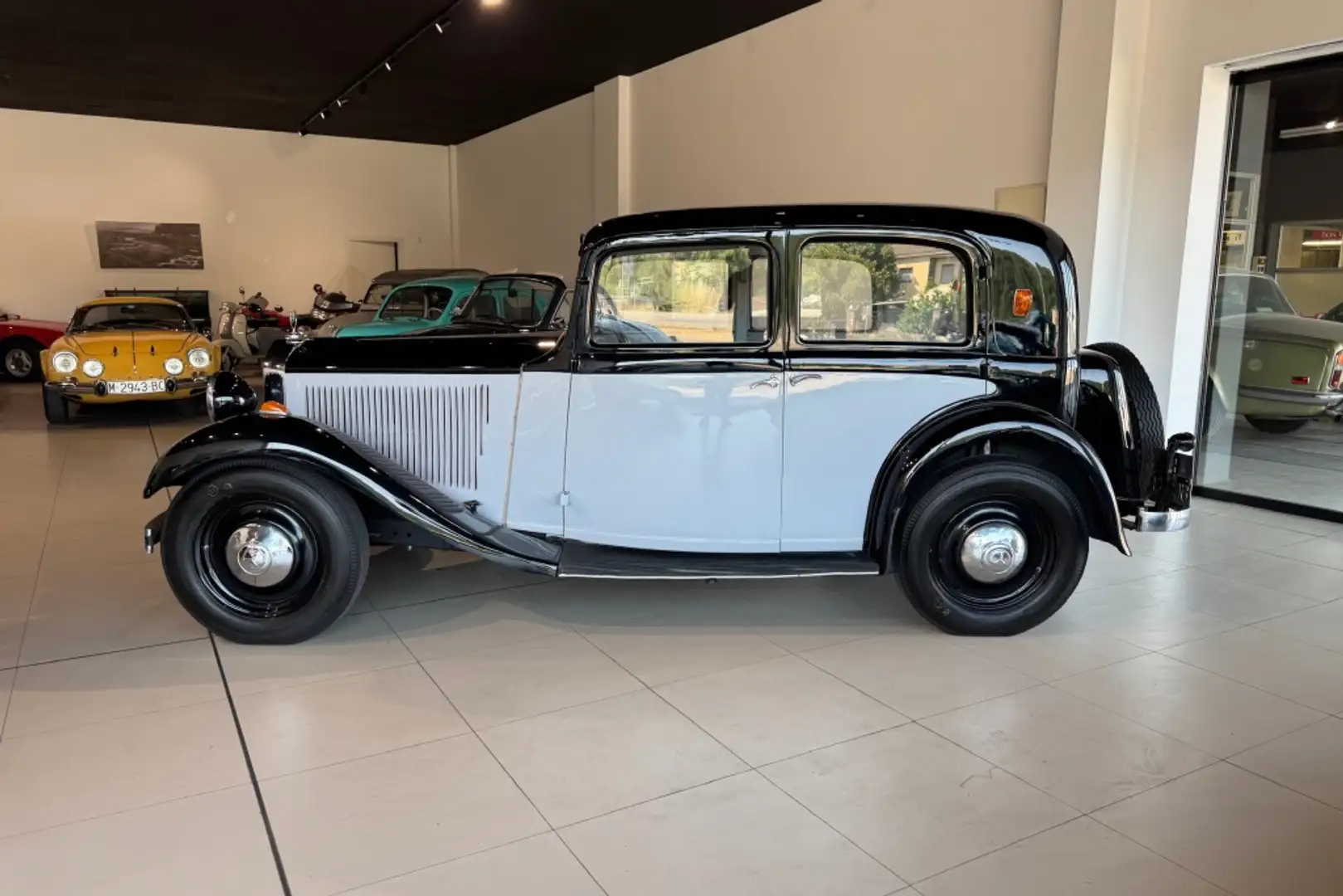 Mercedes-Benz MERCEDES-BENZ 200 (W21) Berlina  Manual de 4 Puert Negro - 2