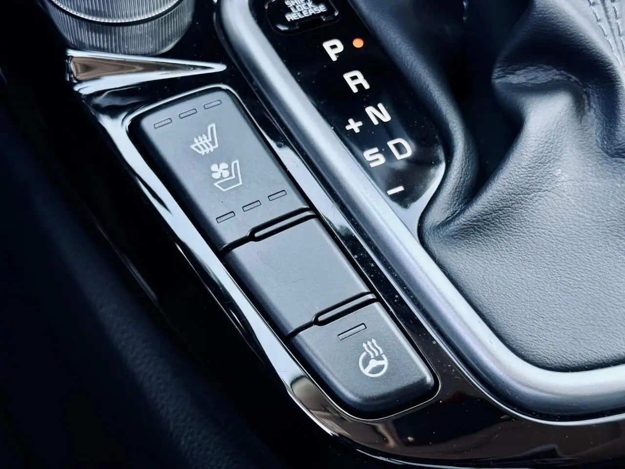 Kia Seltos снимка Kia Seltos