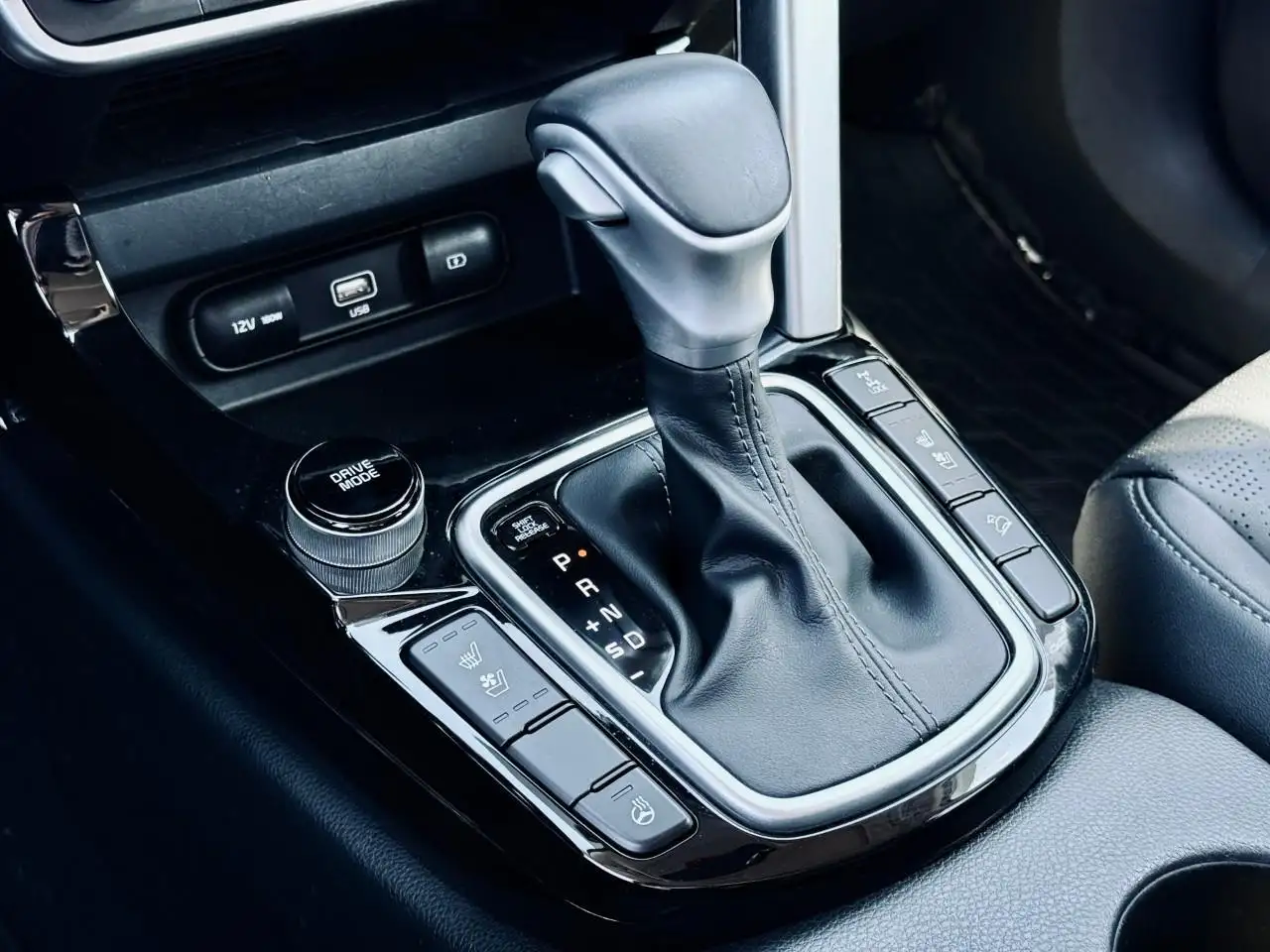 Kia Seltos снимка Kia Seltos