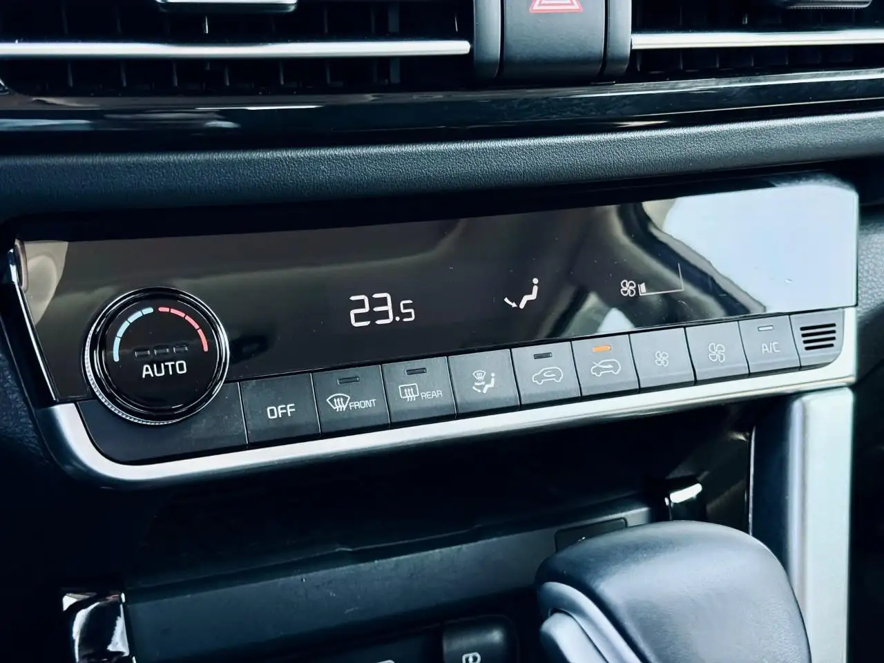 Kia Seltos снимка Kia Seltos