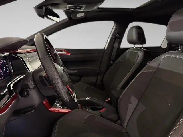 Volkswagen Polo view 4