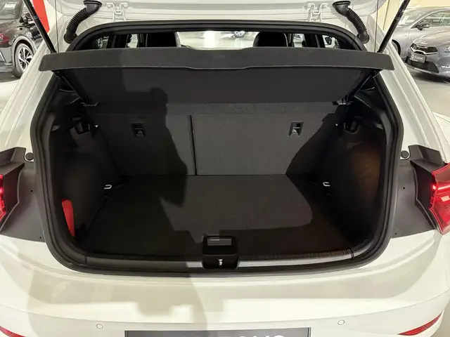 Volkswagen Polo view 12