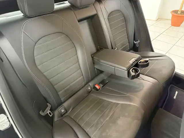 Mercedes-Benz 220 view 16