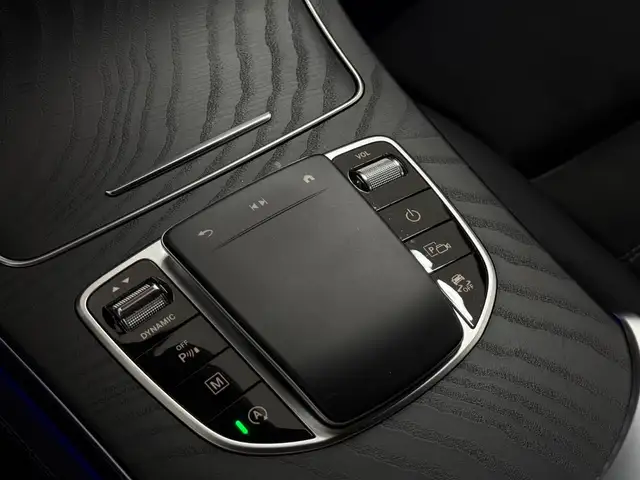 Mercedes-Benz 220 view 29
