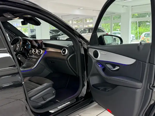 Mercedes-Benz 220 view 10