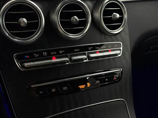 Mercedes-Benz 220 view 27