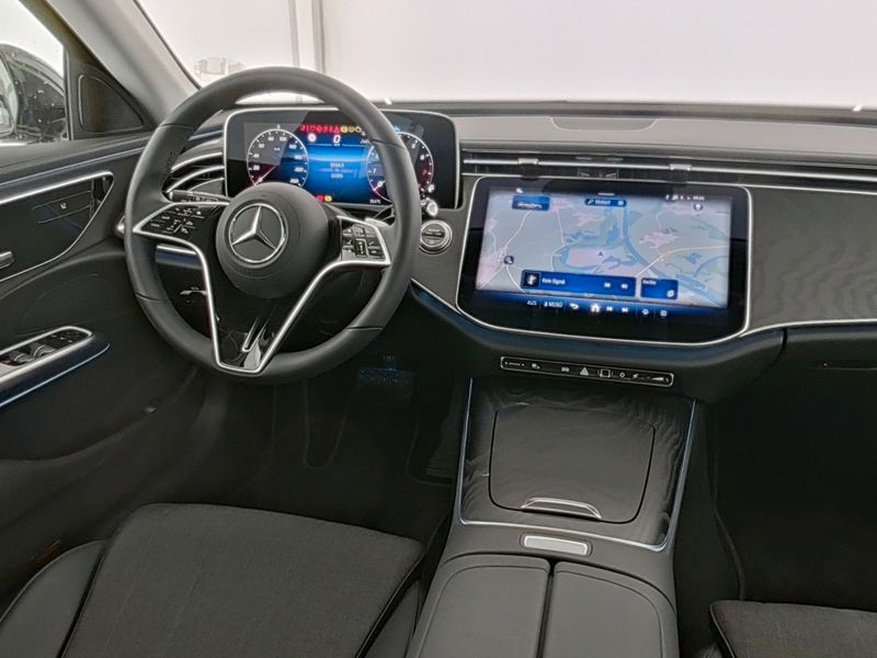 Mercedes-Benz E 200 T Avantgarde Int/Ext AHK Distronic Keyless — photo 5