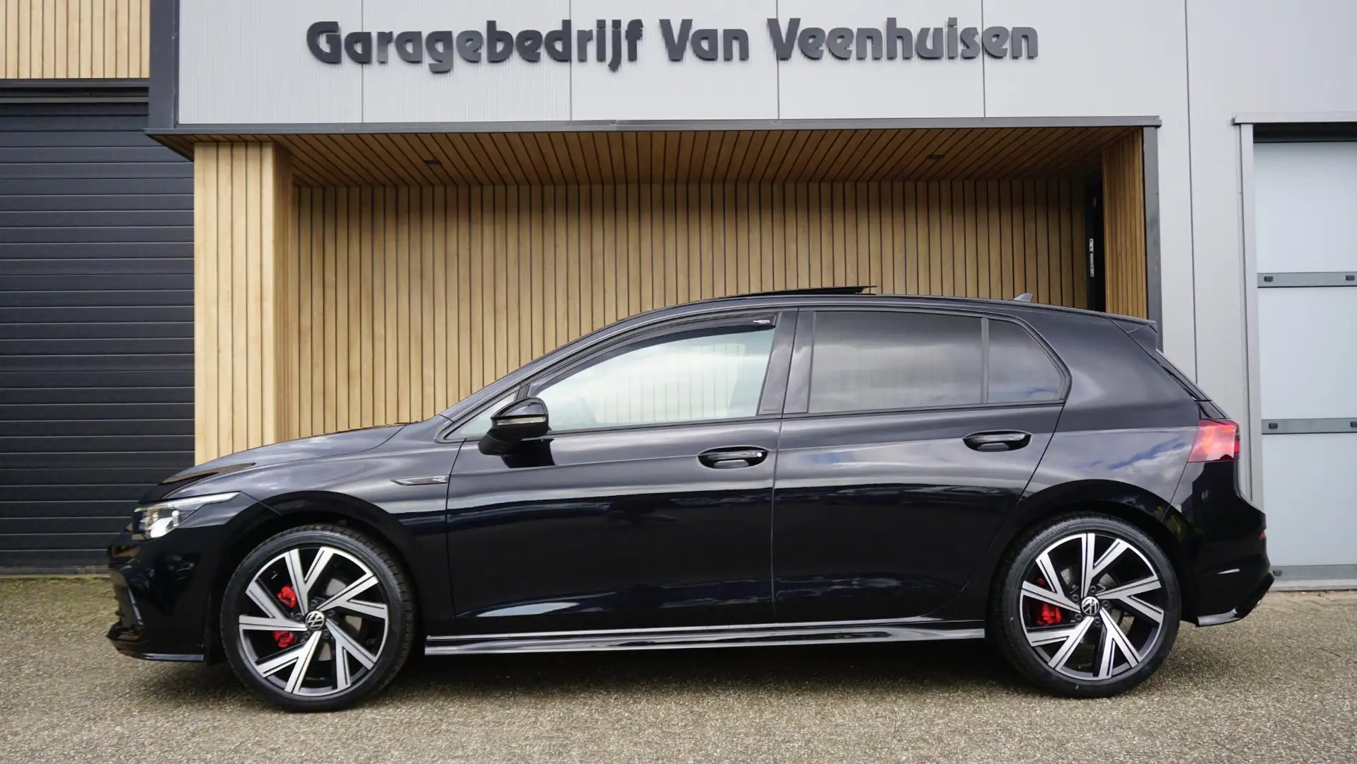 Volkswagen Golf 1.5 eTSI 200pk DSG R-Line Volkswagen Golf 1.5 eTSI Zwart - 2
