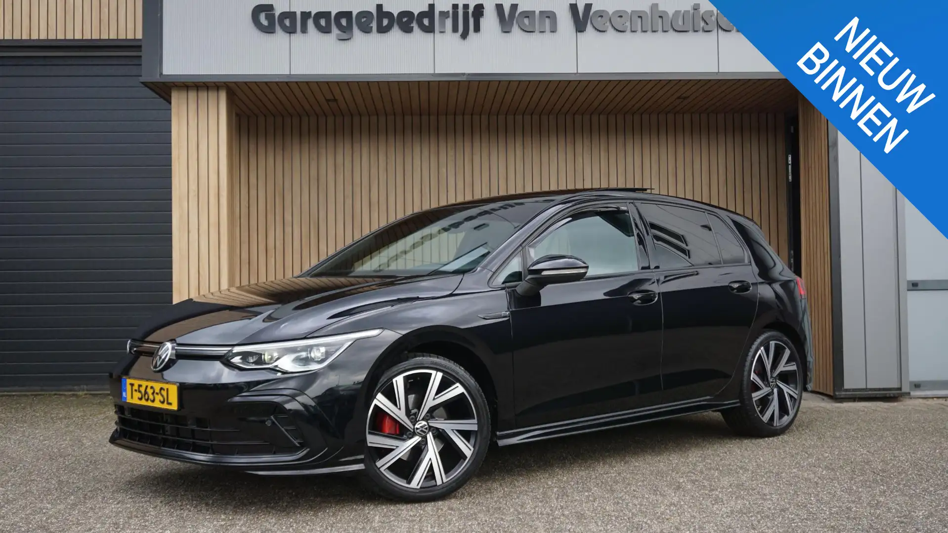 Volkswagen Golf 1.5 eTSI 200pk DSG R-Line Volkswagen Golf 1.5 eTSI Zwart - 1