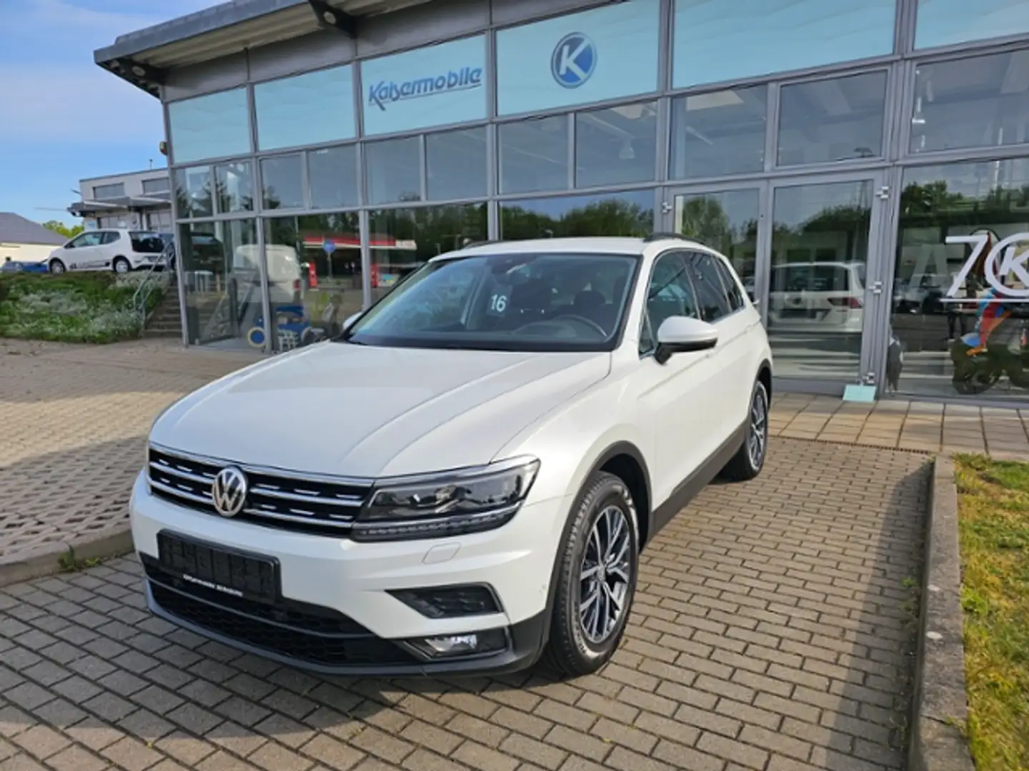 Volkswagen Tiguan 1.5 TSI Comfortline NAVI+LED+KAMERA+ACC+elHeckkla Biały - 2