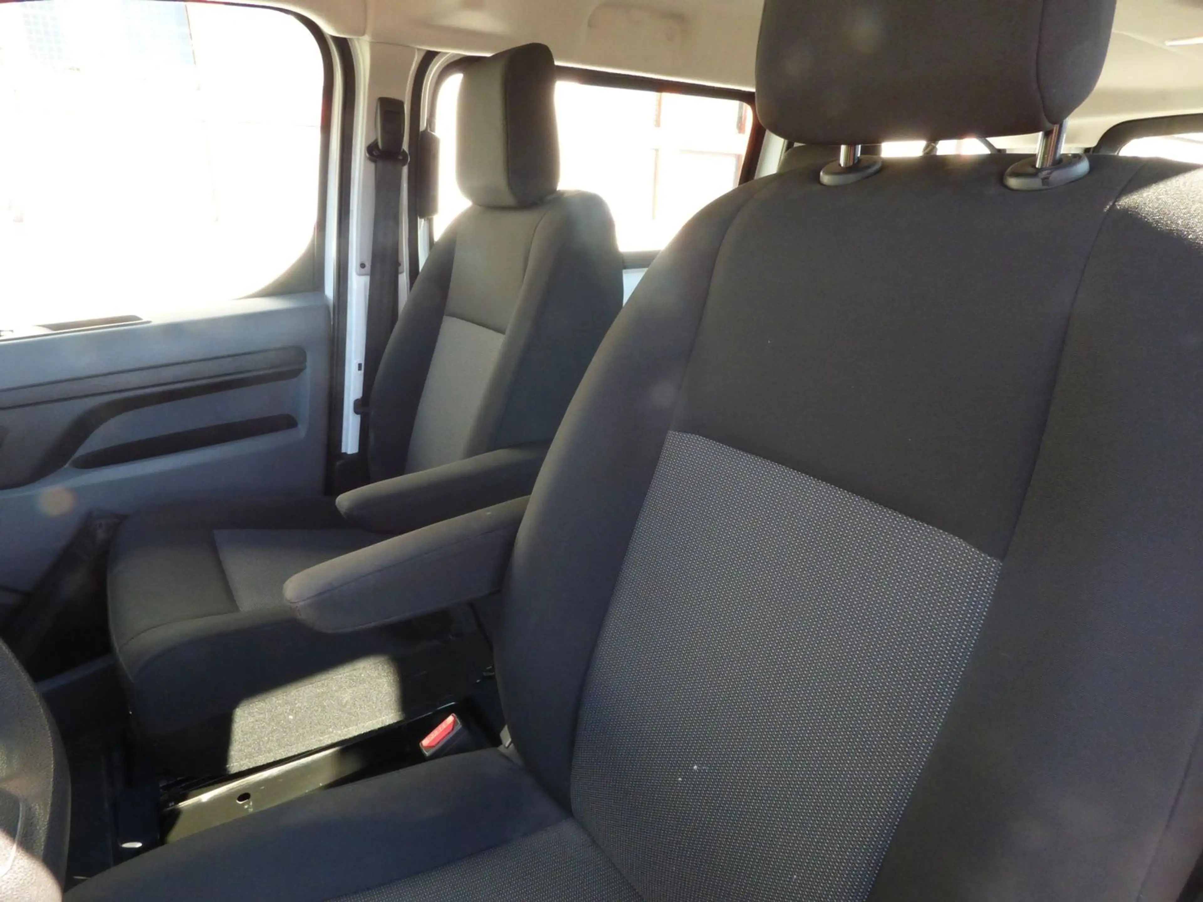 Opel Vivaro L (L3) 8 Sitzer, PDC, DAB, Multimedia — photo 15