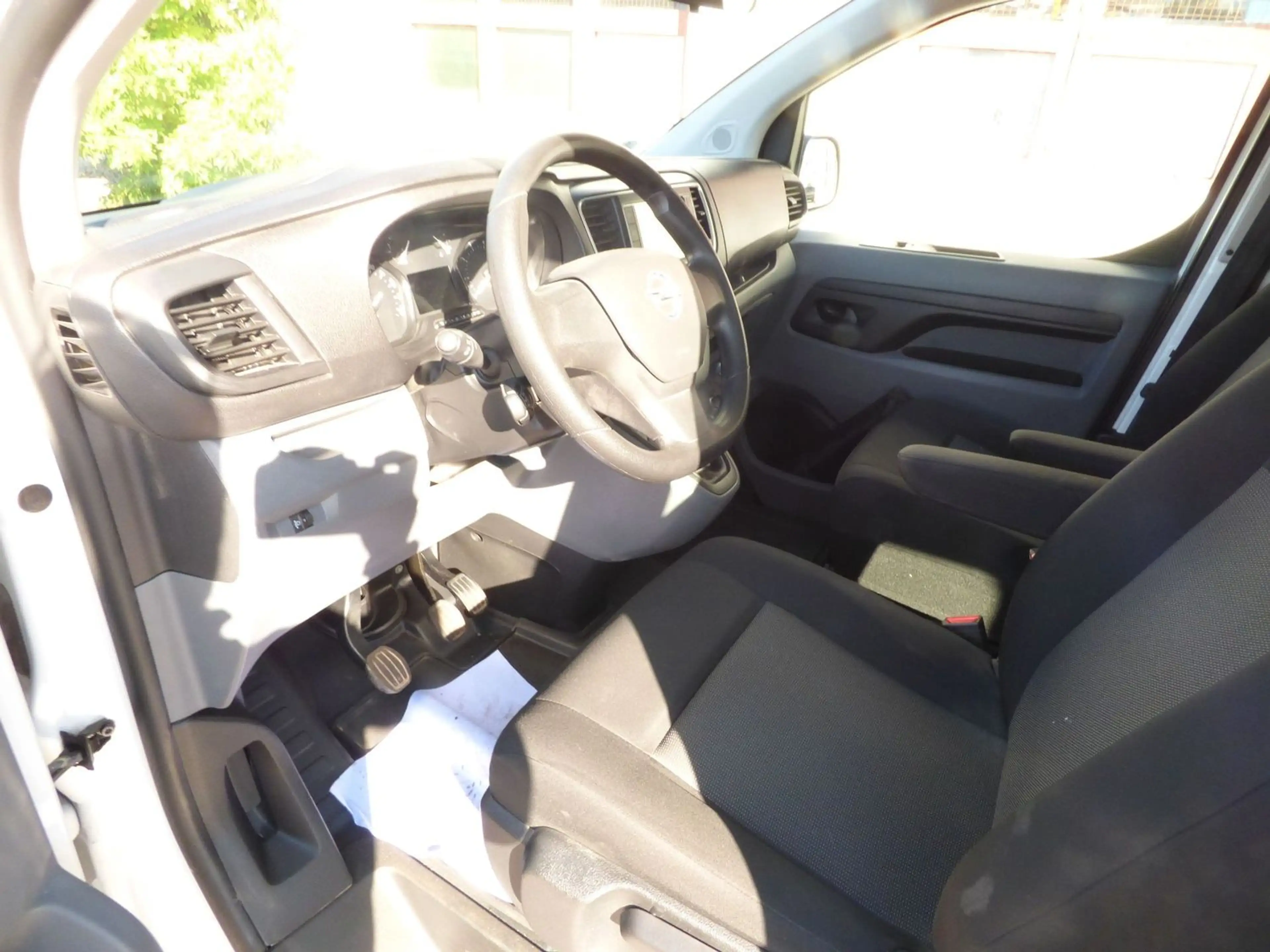 Opel Vivaro L (L3) 8 Sitzer, PDC, DAB, Multimedia — photo 13