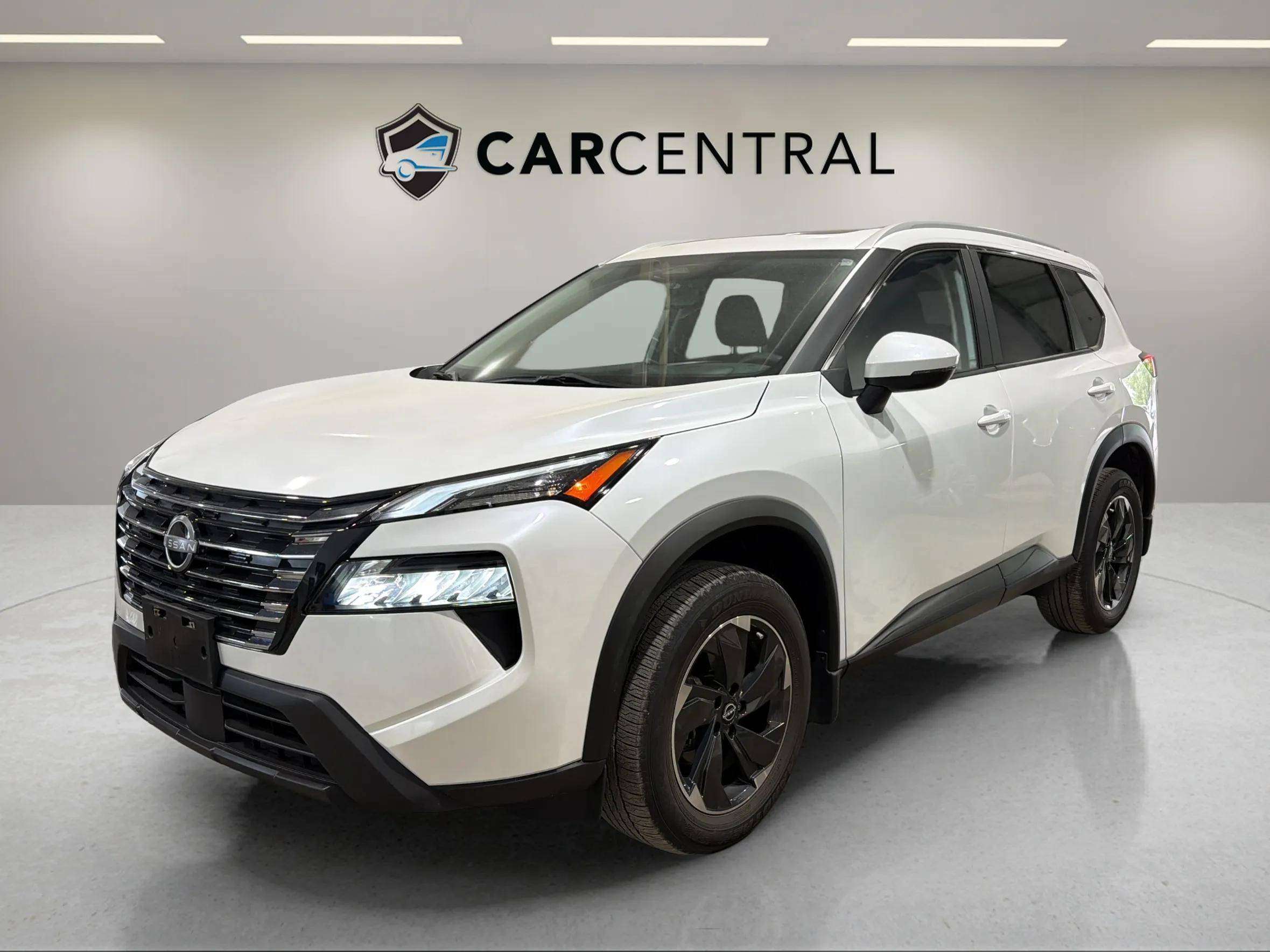 White 2024 Nissan Rogue SV Moonroof AWD SUV / Crossover Automatic