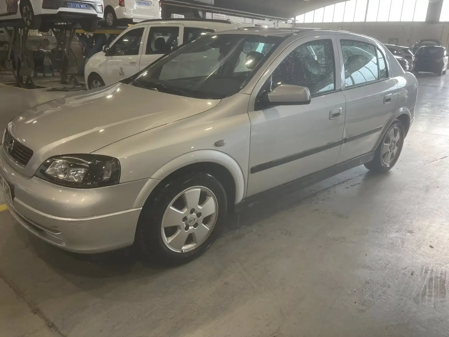 Opel Astra 1.8 16v Elegance Silber - 1