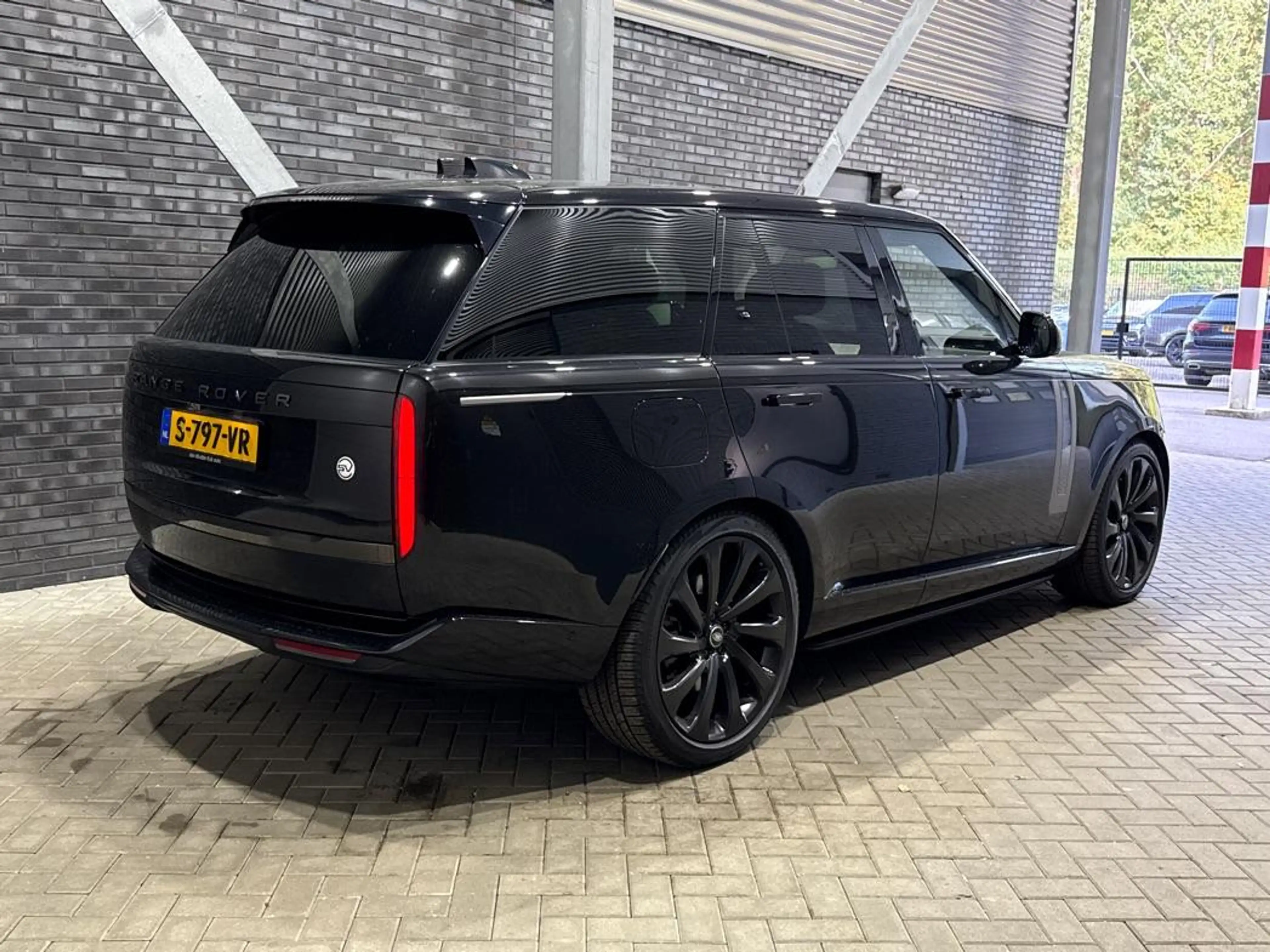 Land Rover Range Rover SV 3.0 P510e SV | Rear Seat Entertainment | Meridi — photo 2
