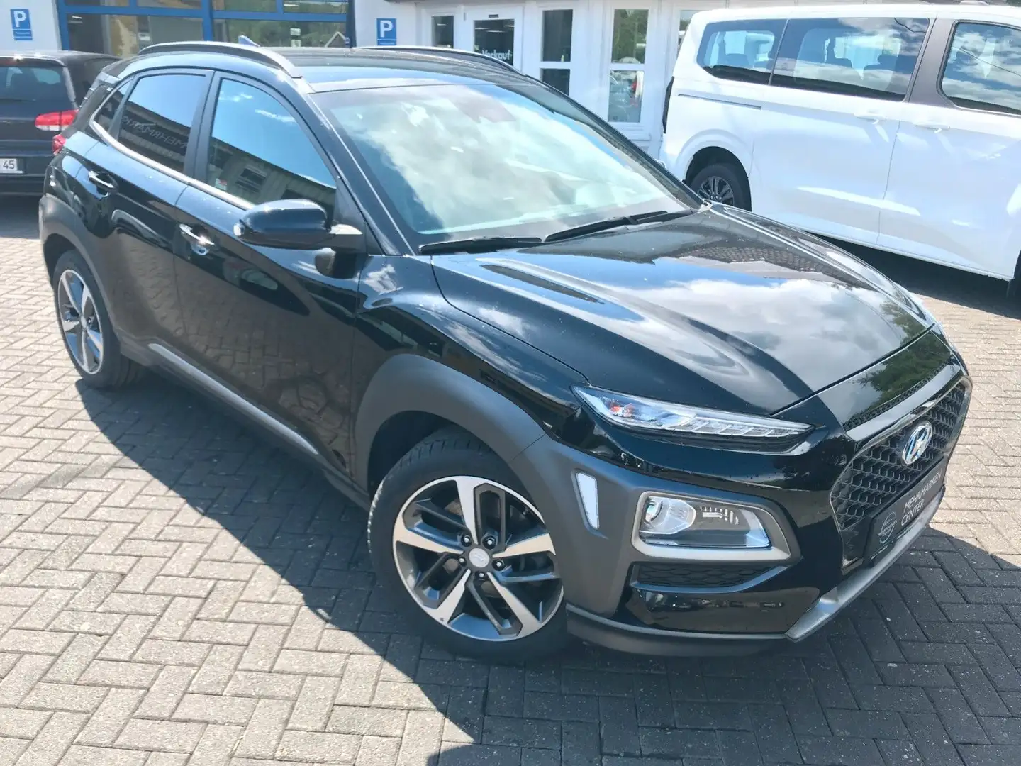 Hyundai KONA Style 4WD, AUT*NAVI*RFK*LED*SHZ*4R.neu Schwarz - 1