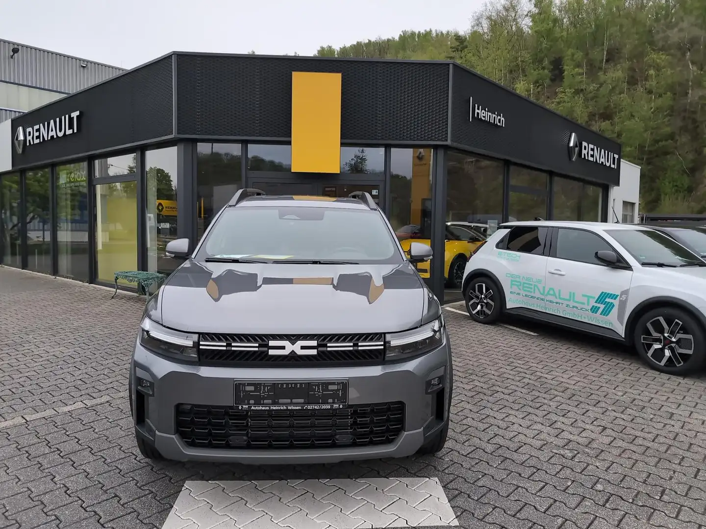 Dacia Journey hybrid 155 Серый - 1