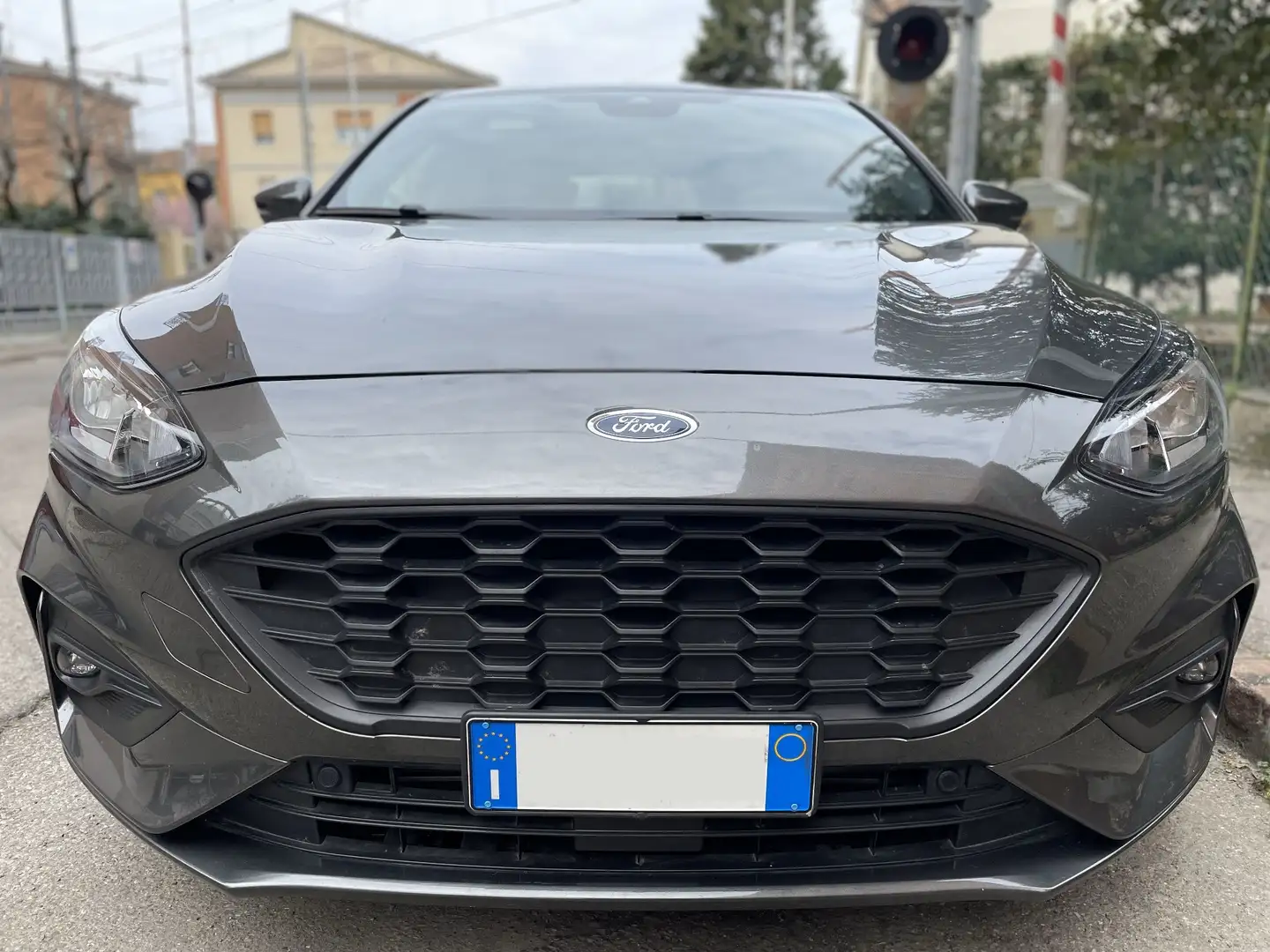 Ford Focus 1.0 ecoboost ST-Line s&s 125cv Grigio - 1