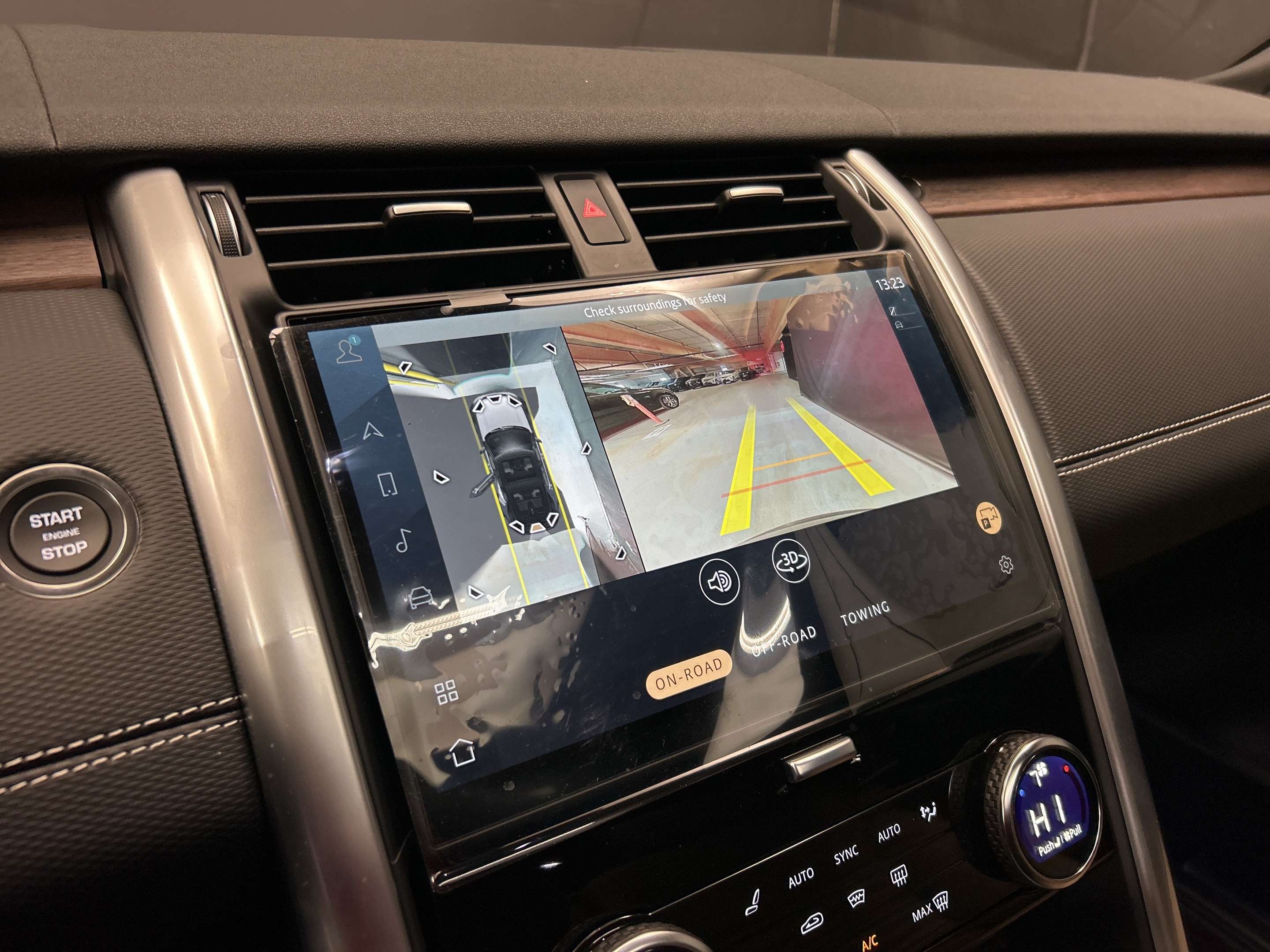 2026 Land Rover Discovery Dynamic SE thumb 17