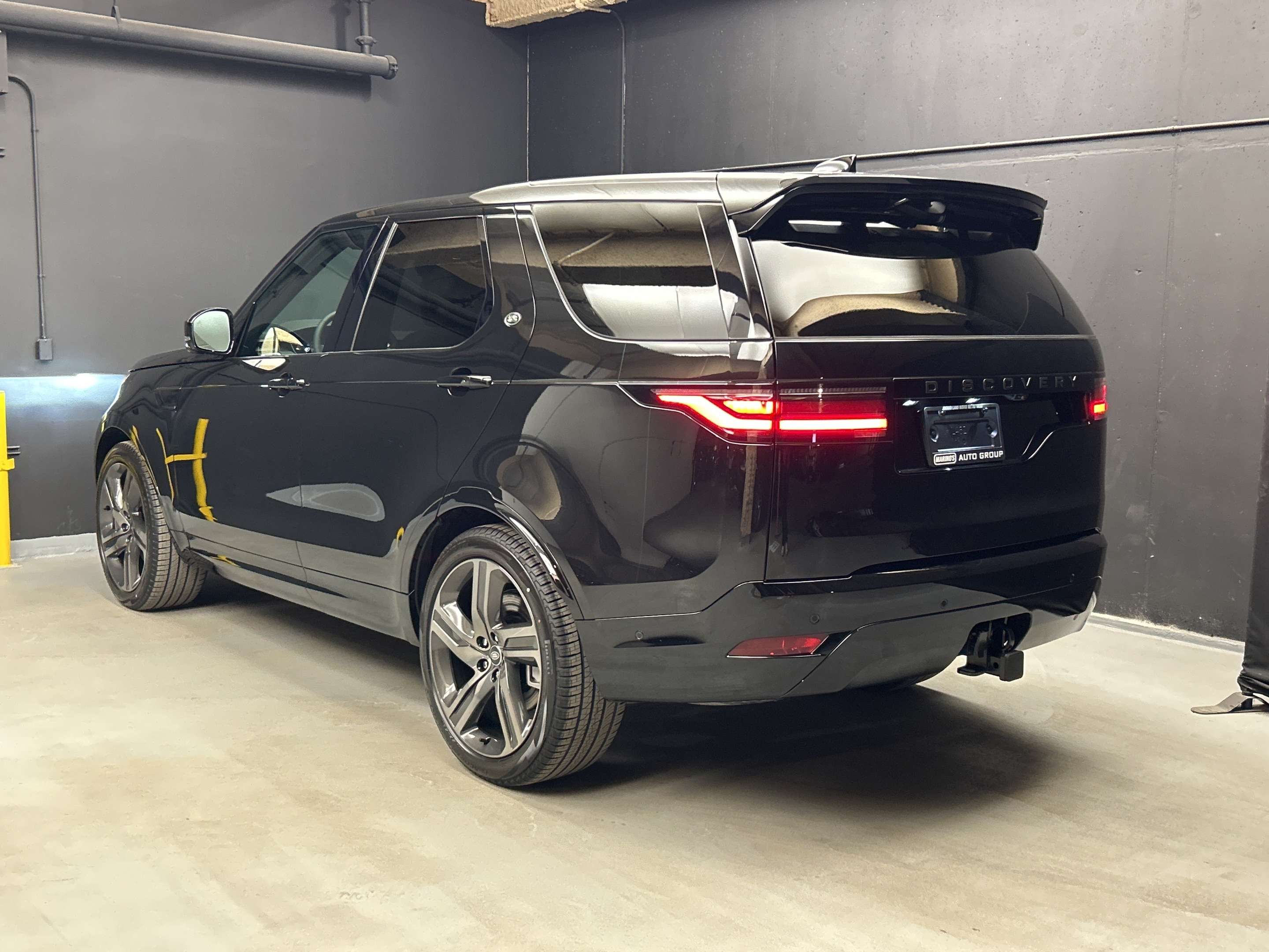 2026 Land Rover Discovery Dynamic SE alt 5