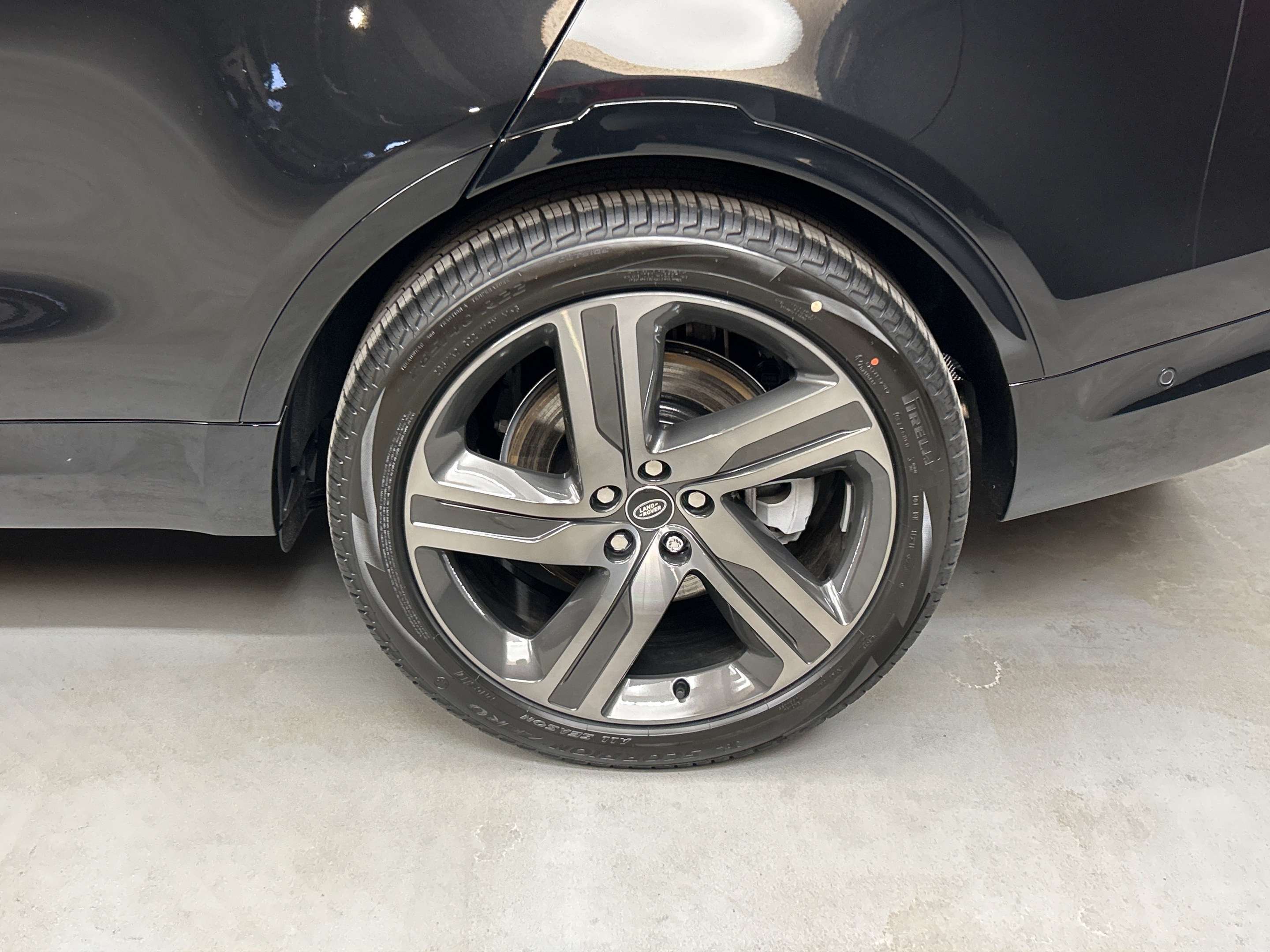 2026 Land Rover Discovery Dynamic SE alt 4