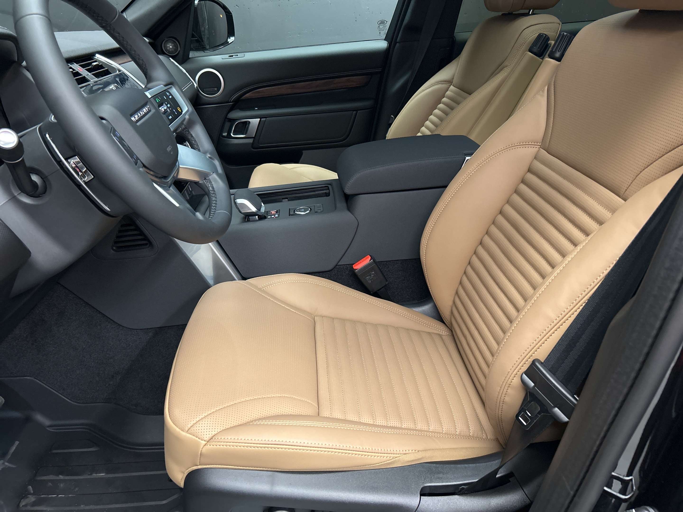 2026 Land Rover Discovery Dynamic SE thumb 9