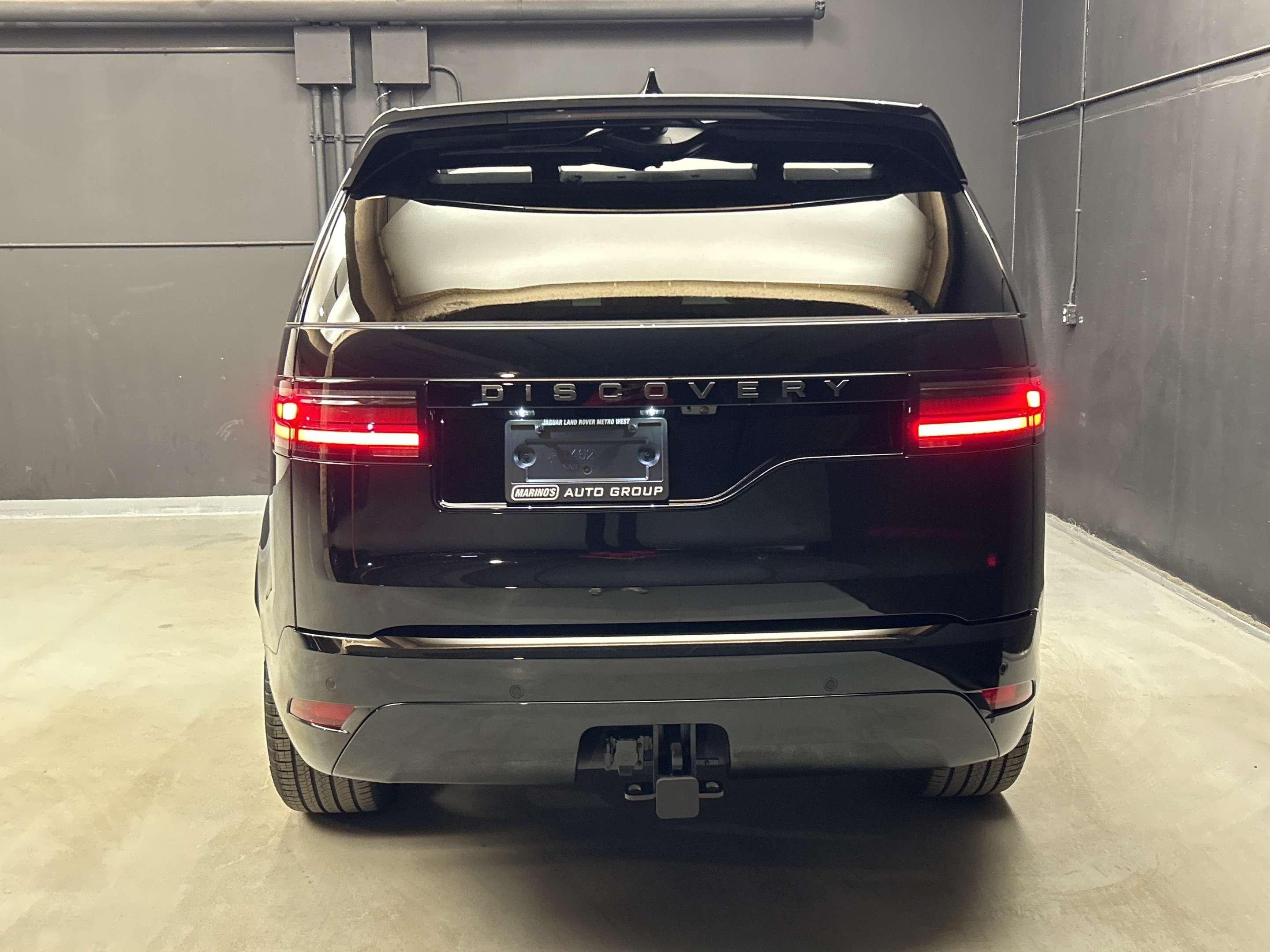 2026 Land Rover Discovery Dynamic SE thumb 6