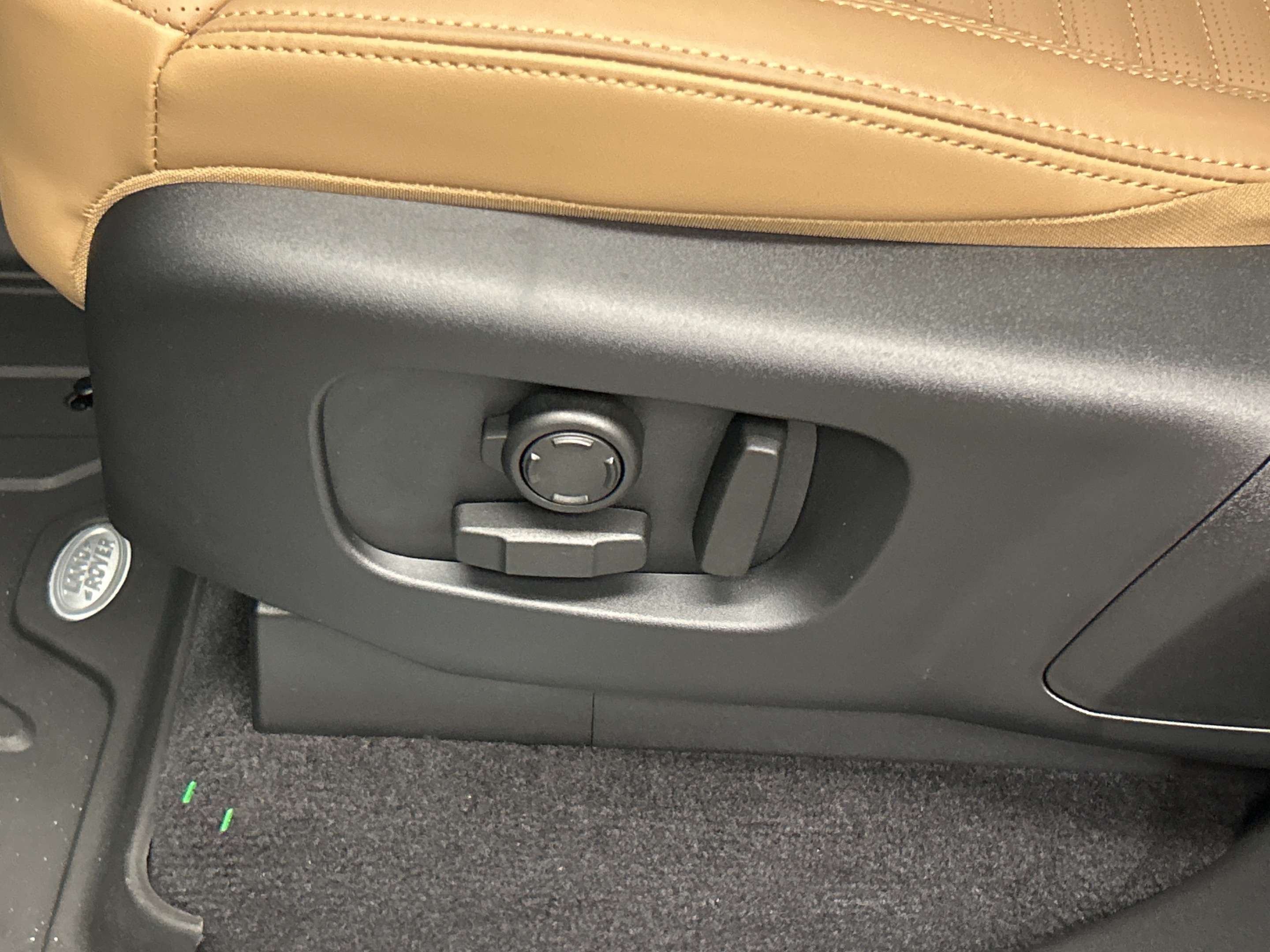2026 Land Rover Discovery Dynamic SE thumb 11