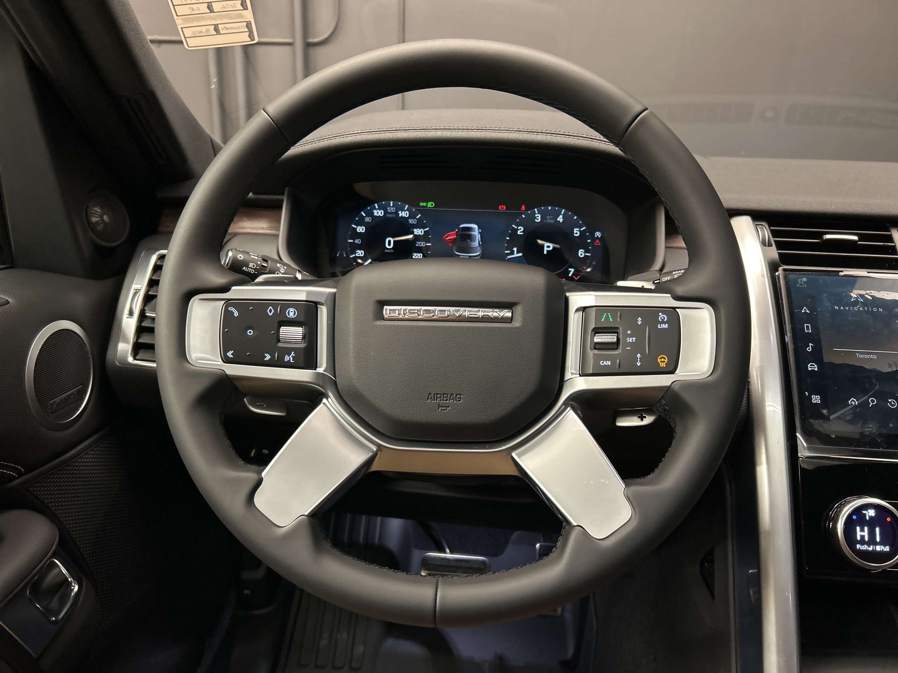 2026 Land Rover Discovery Dynamic SE thumb 14