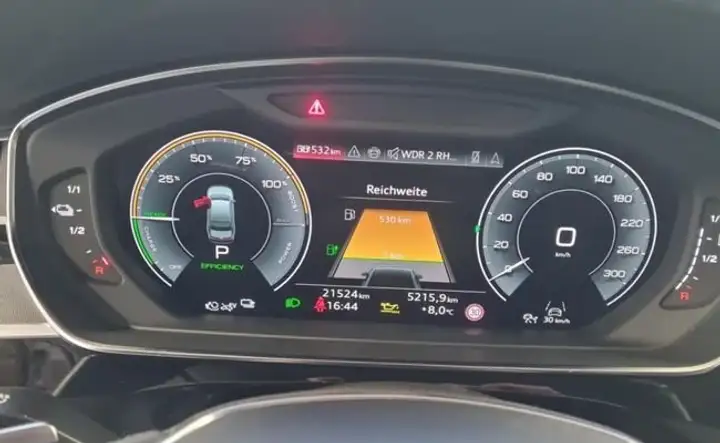 Audi A8 2024, foto 8