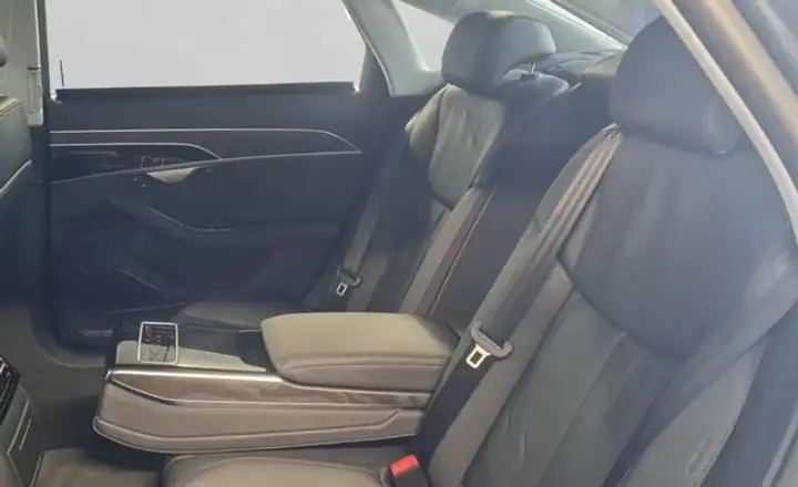 Audi A8 2024, foto 10