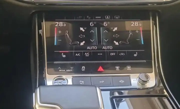 Audi A8 2024, foto 12