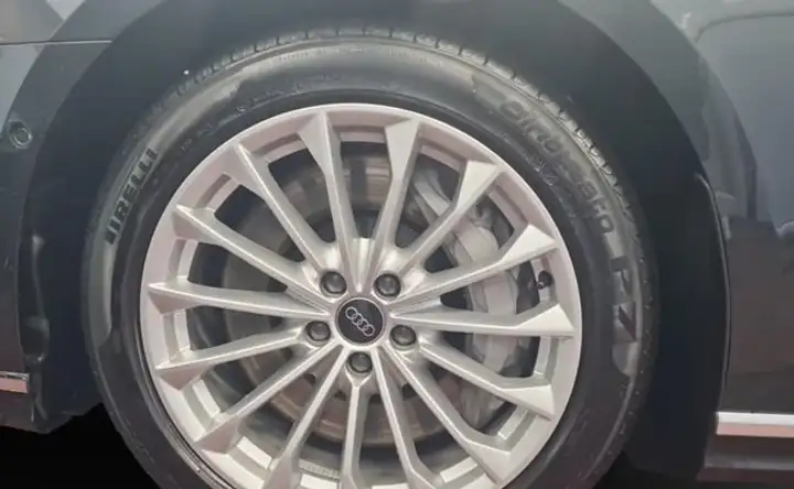 Audi A8 2024, foto 15