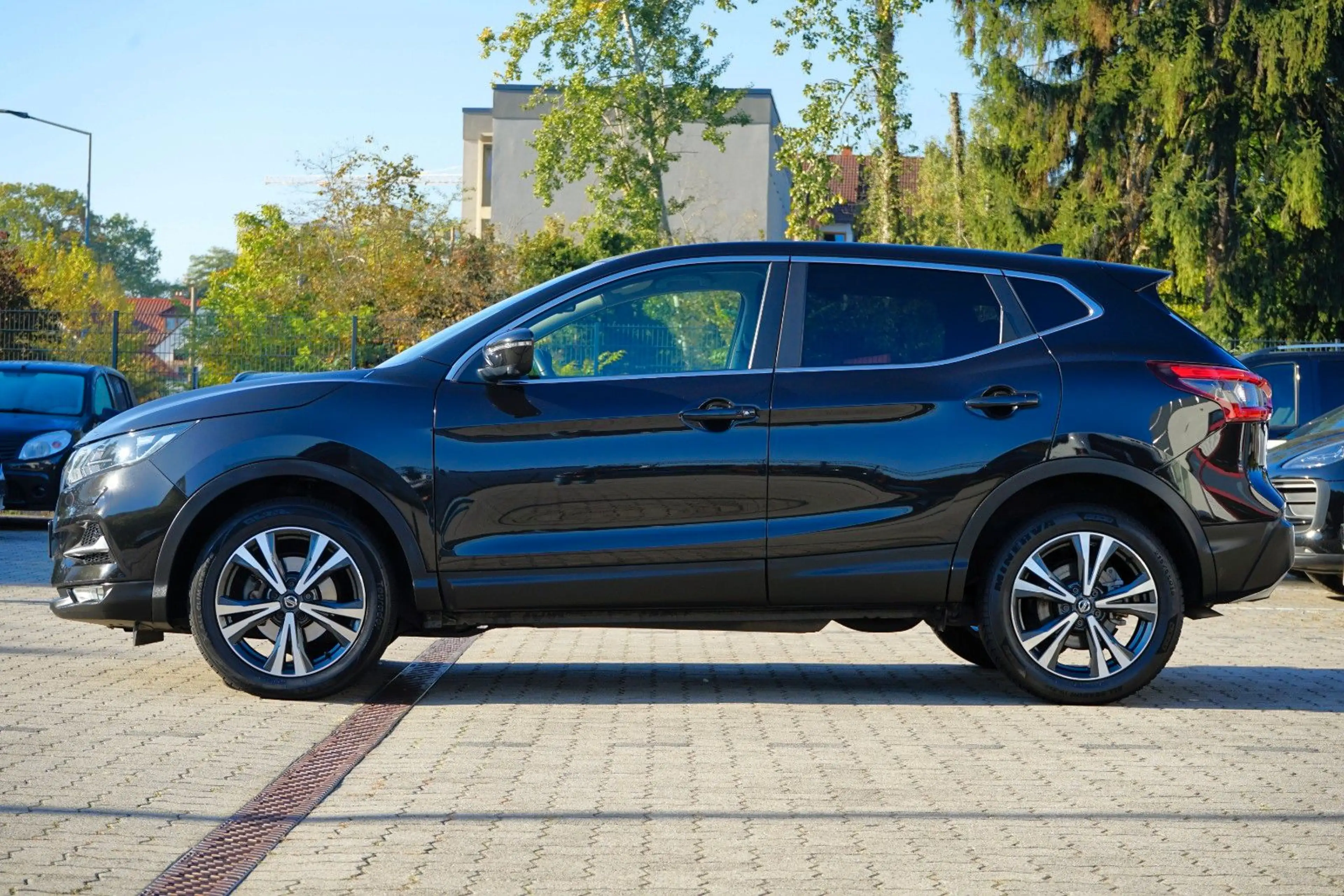 Nissan Qashqai N-Connecta 1.HAND/PDC/ACC/ISOFIX/RFK/MFL — photo 2