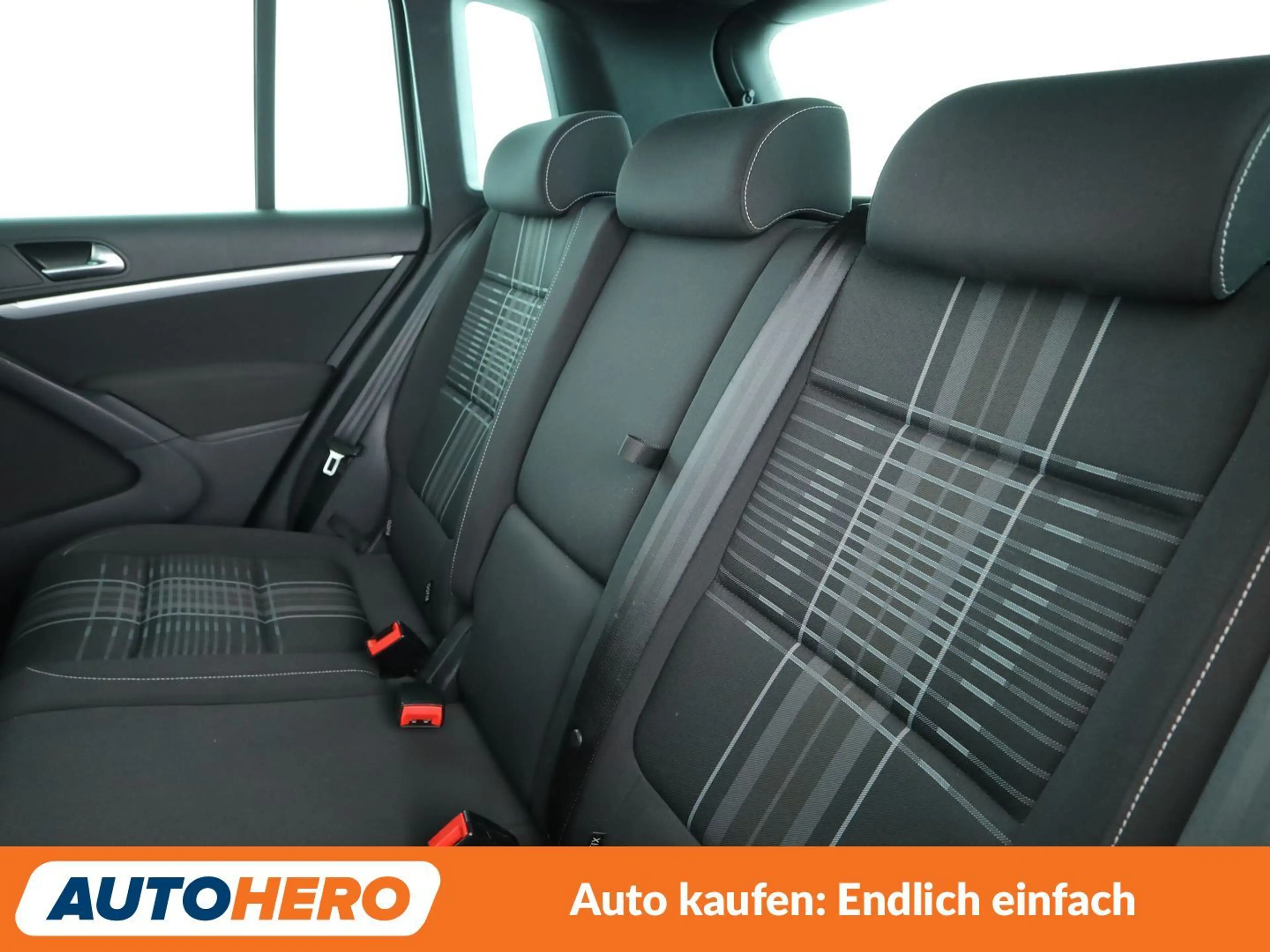 Volkswagen Tiguan 2.0 TDI Lounge Sport & Style BMT*NAVI*TEMPO*PDC*SH — photo 14