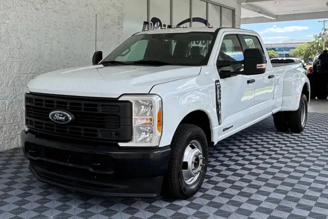 Ford F-350 F-350 Super Duty XL 4x2 4dr Crew Cab 8 ft. LB DRW Pickup