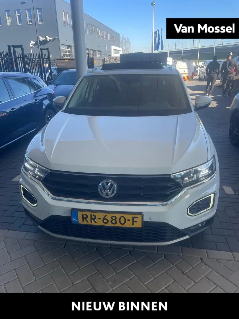 Volkswagen T-Roc 1.5 TSI Style | 150 PK | Handgeschakeld | Climatro Wit - 1