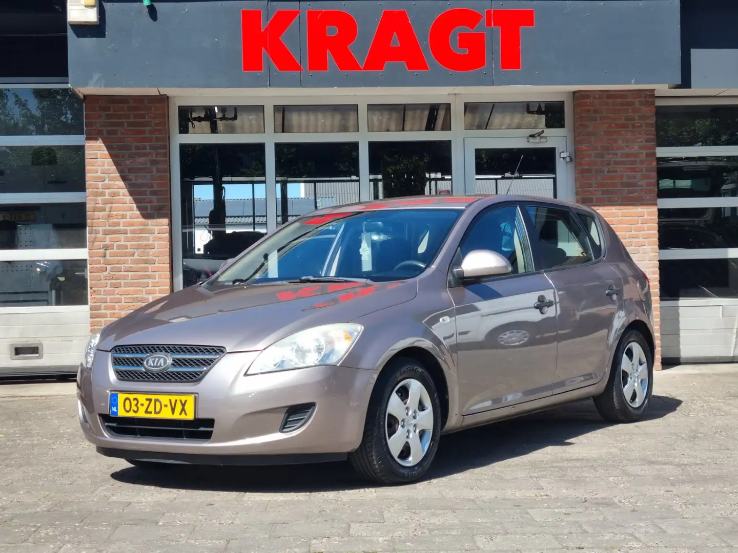 Kia Ceed / cee'd X-tra 1.4 109 pk - Nieuwe koppeling - Koude airco Beige - 1