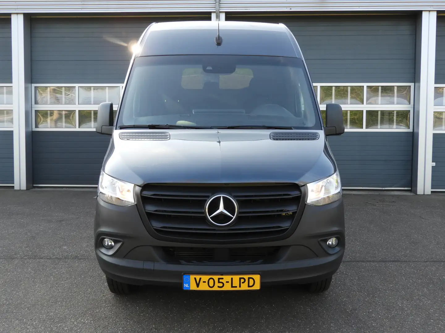 Mercedes-Benz Sprinter 516 2.2 CDI L2H2 EURO VI-D AUT | LAADKLEP Grijs - 2