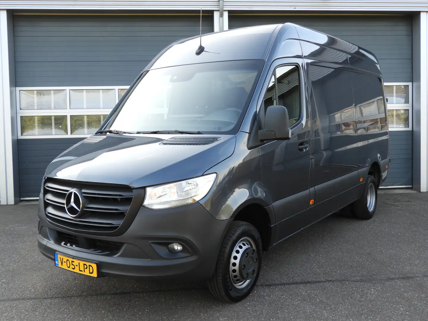 Mercedes-Benz Sprinter 516 2.2 CDI L2H2 EURO VI-D AUT | LAADKLEP Grijs - 1