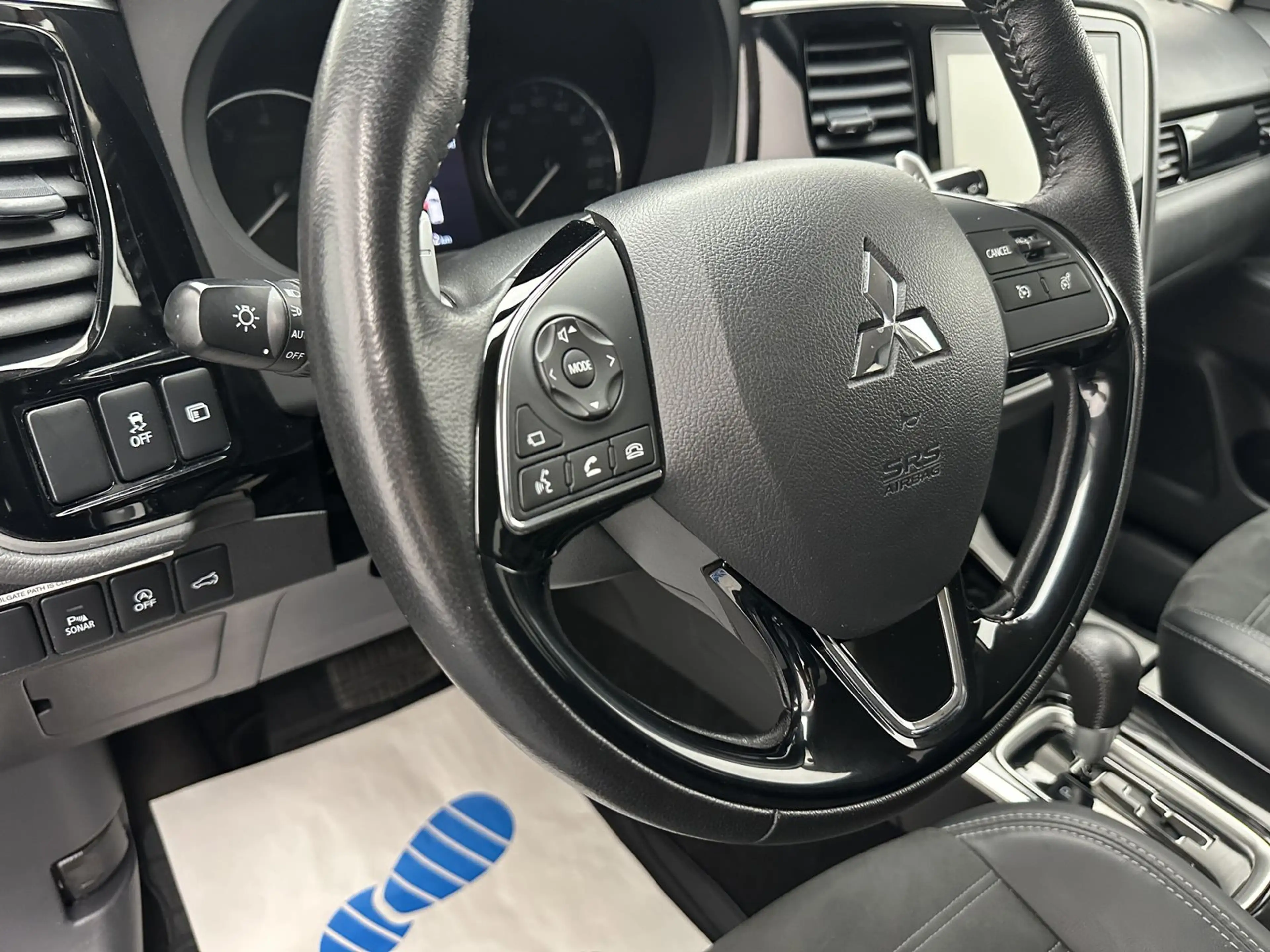 Mitsubishi Outlander Diamant Edition+ 2WD "7 SITZER-1 HAND" — photo 14