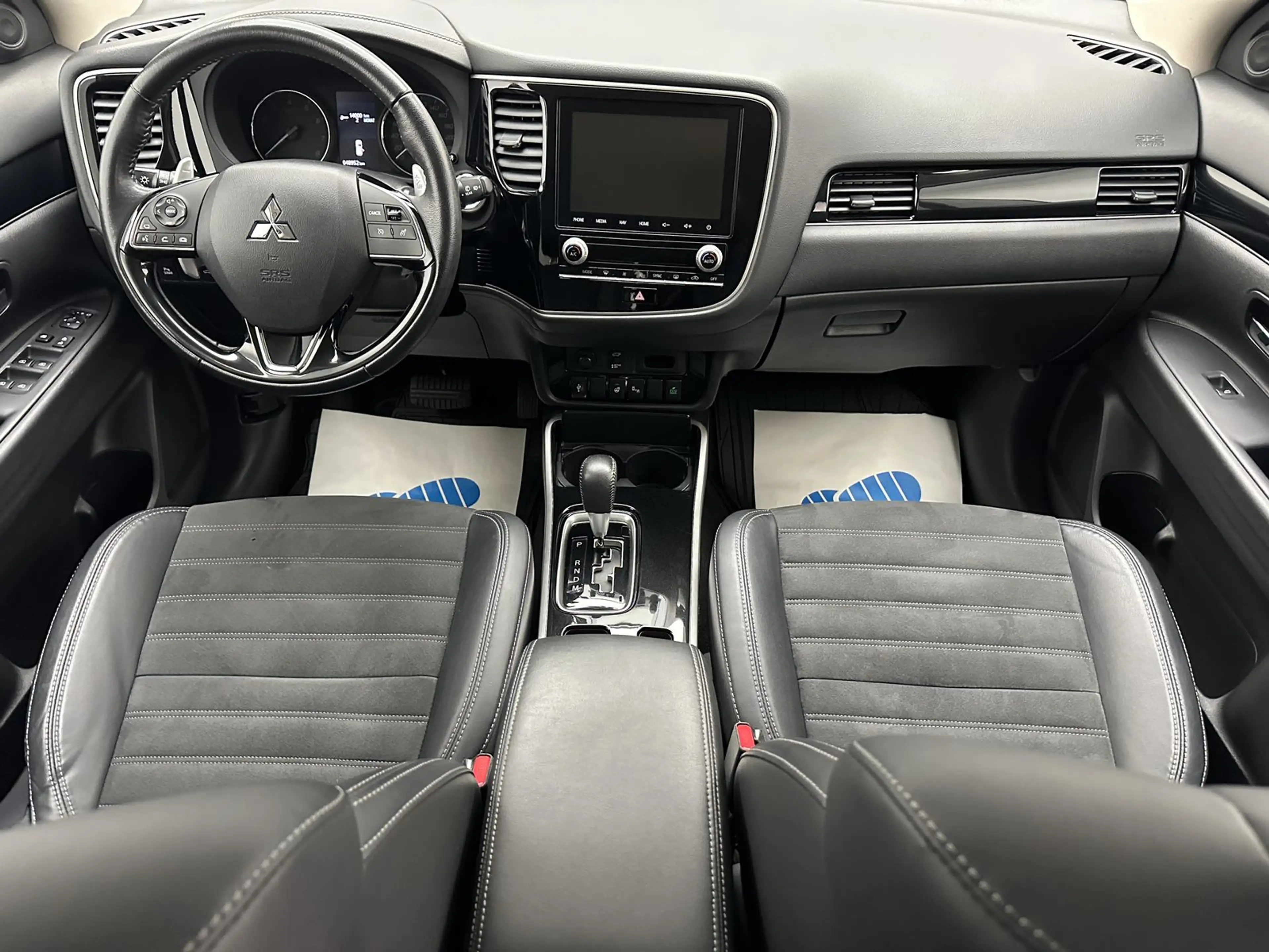Mitsubishi Outlander Diamant Edition+ 2WD "7 SITZER-1 HAND" — photo 12