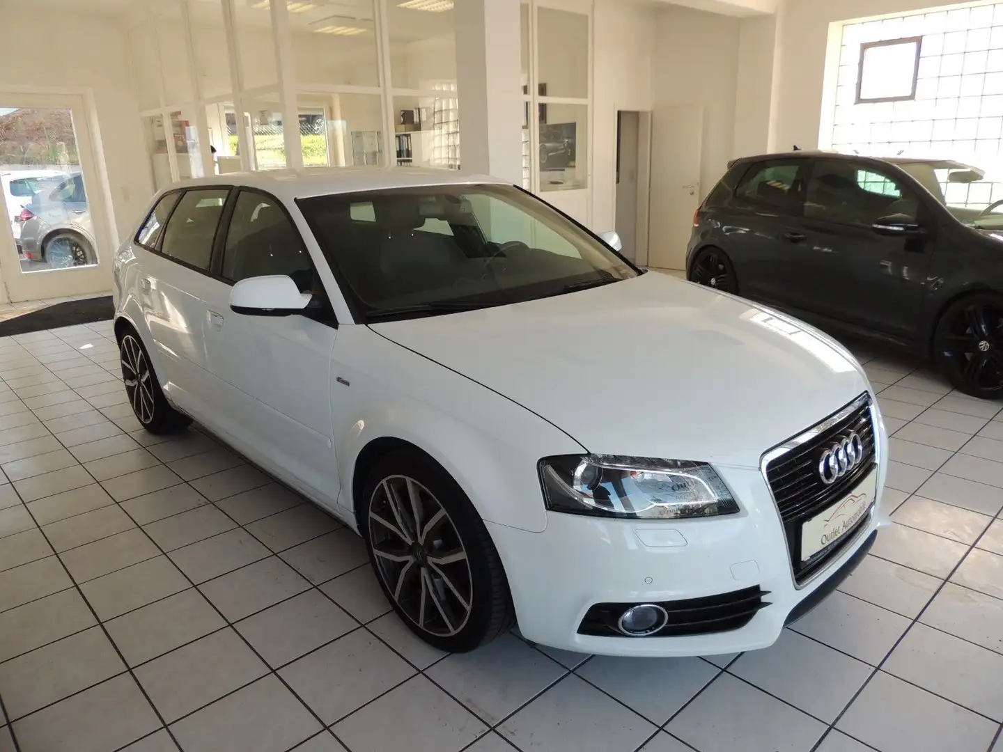 Audi A3 Sportback 1.4 TFSI S line Sportpaket plus Weiß - 2