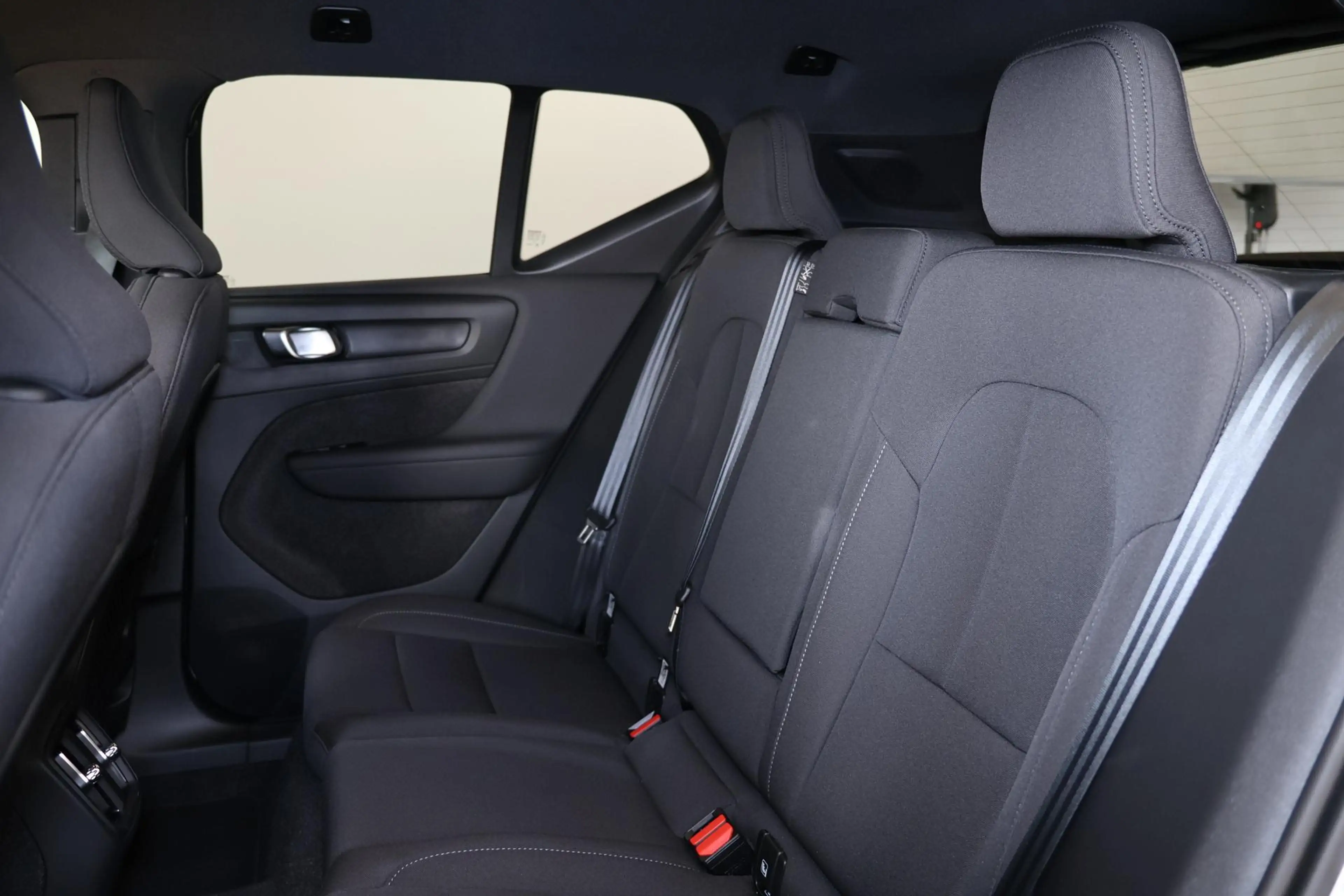 Volvo EX40 Single Motor Extended Range Business Ed. 82 kWh — photo 15