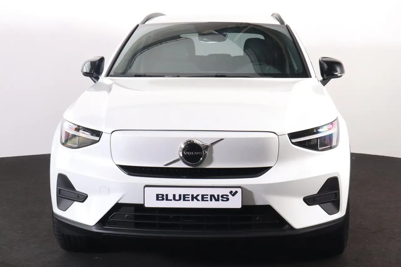 Volvo EX40 2026