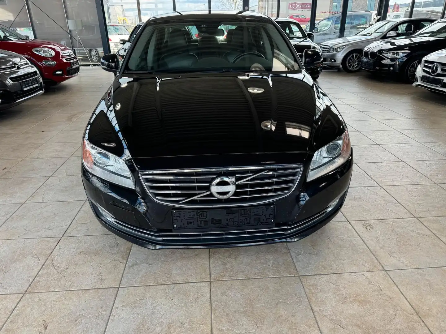 Volvo S80 Lim. D3 Summum Schwarz - 2