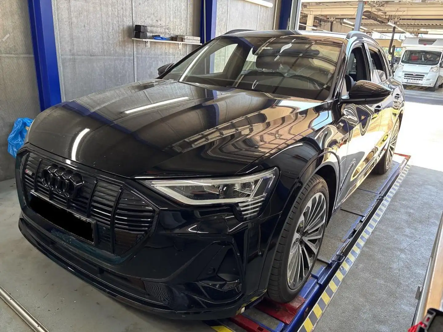 Audi e-tron 55 2x S LINE/ALL-BLACK/21Z./MTRX/AHK/KAM. Чёрный - 1